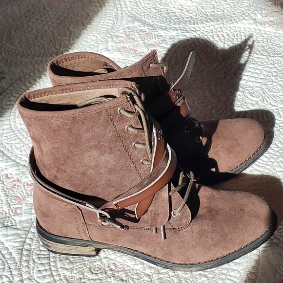 Brown suede style buckle boots. Women's size 7 - Picture 2 of 3